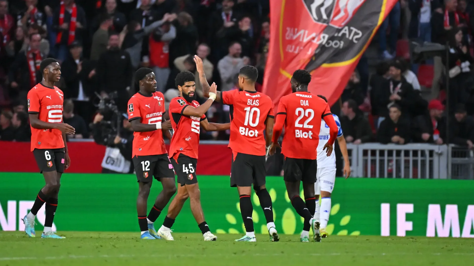 La-joie-des-joueurs-de-Rennes-lors-de-la-victoire-contre-Auxerre-le-11-octobre-2026-2363285.webp